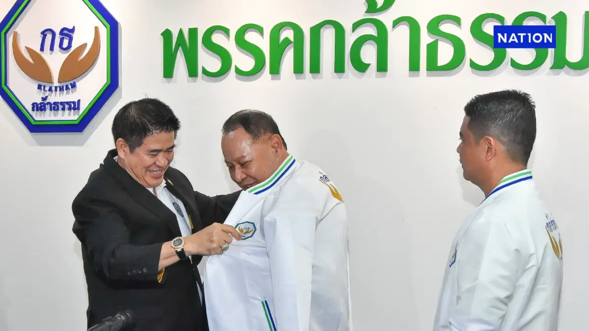 "ธรรมนัส" สวมเสื้อรับ "เอกราช ช่างเหลา" เข้าพรรคกล้าธรรม "ธรรมนัส" สวมเสื้อรับ "เอกราช ช่างเหลา" เข้าพรรคกล้าธรรม