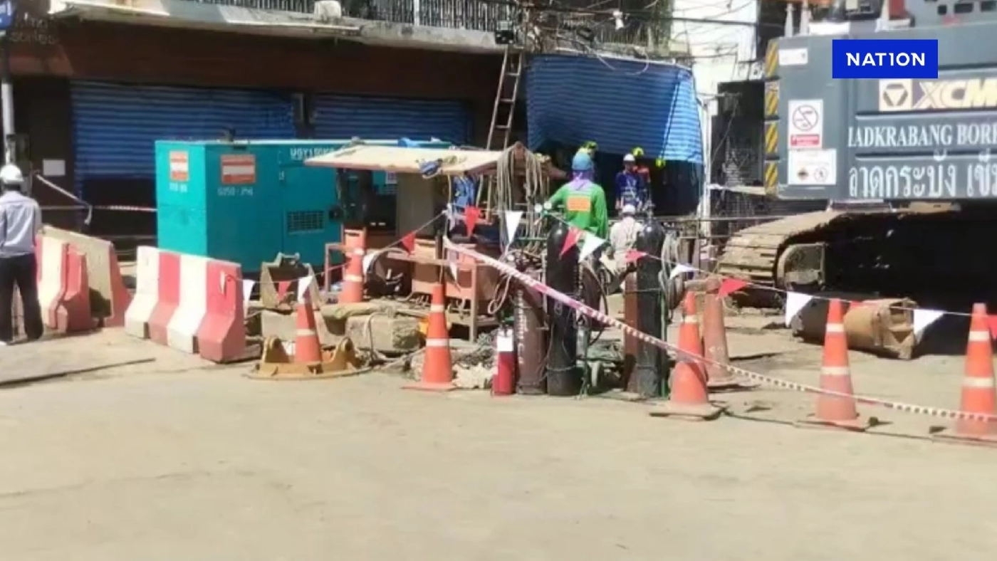 พบแล้ว! จุดที่คาดว่าเป็นร่างคนงานก่อสร้างรถไฟฟ้า ตกหลุมเสาเข็ม พบแล้ว! จุดที่คาดว่าเป็นร่างคนงานก่อสร้างรถไฟฟ้า ตกหลุมเสาเข็ม