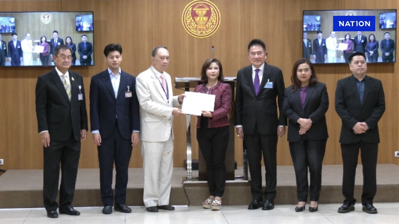 “ผู้การแต้ม – นารากร” ยื่น 3 หมื่นชื่อ ตรวจสอบคอรัปชันสร้างตึก สตง. “ผู้การแต้ม – นารากร” ยื่น 3 หมื่นชื่อ ตรวจสอบคอรัปชันสร้างตึก สตง.