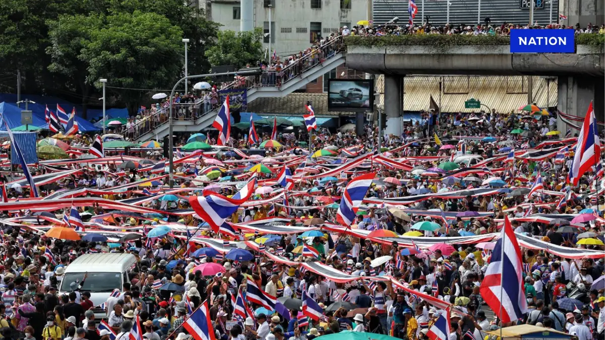 คาด เย็นนี้ผู้ชุมนุมทะลุ 10,000 คน ตรวจจุดคัดกรองพบมีด-คัตเตอร์
