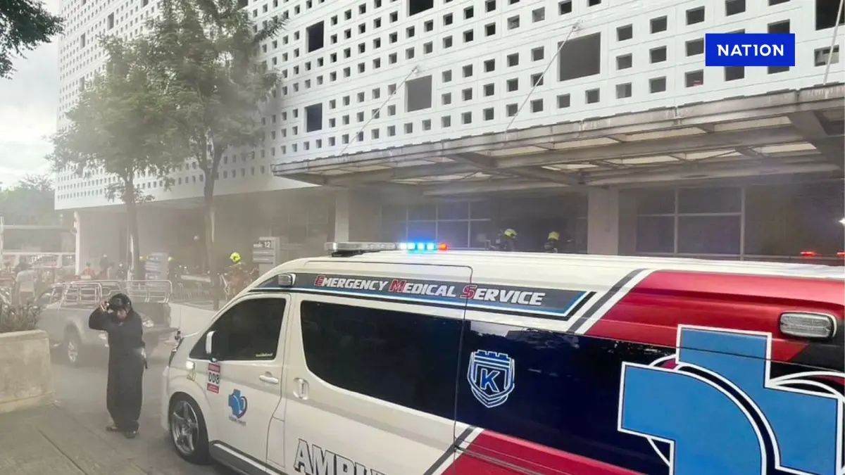 ไฟไหม้หอพัก รพ.ศิริราช มีคนติดในลิฟท์ ช่วยได้แล้ว เผยจุดต้นเพลิง