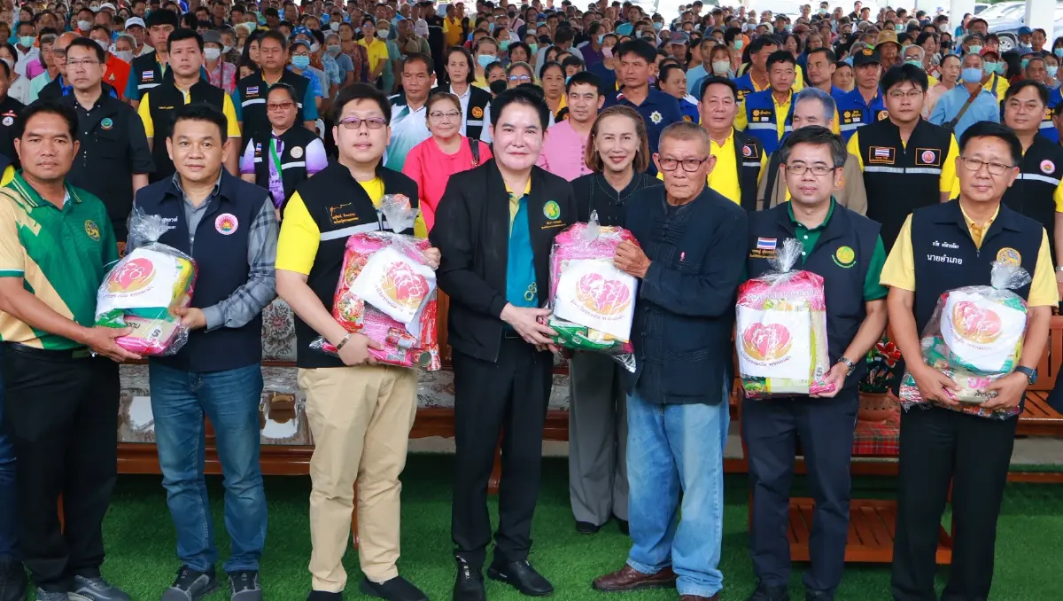 รมช.อัครา ลงพื้นที่มอบถุงยังชีพ ให้กับผู้ได้รับผลกระทบจากพายุวิภา รมช.อัครา ลงพื้นที่มอบถุงยังชีพ ให้กับผู้ได้รับผลกระทบจากพายุวิภา