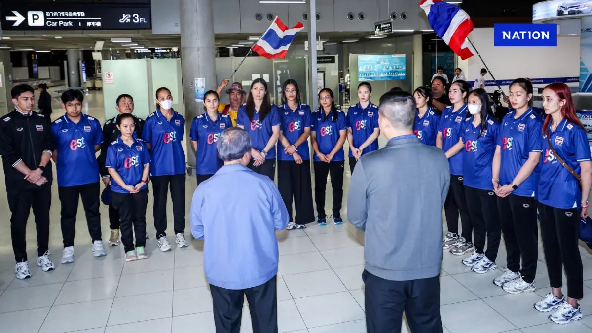 ลูกยางสาวไทยเดินทางถึงบ้าน "โค้ชอ๊อต" เผยแผนงานต่อ, "เพียว" เปิดใจหลังรอดตกชั้น