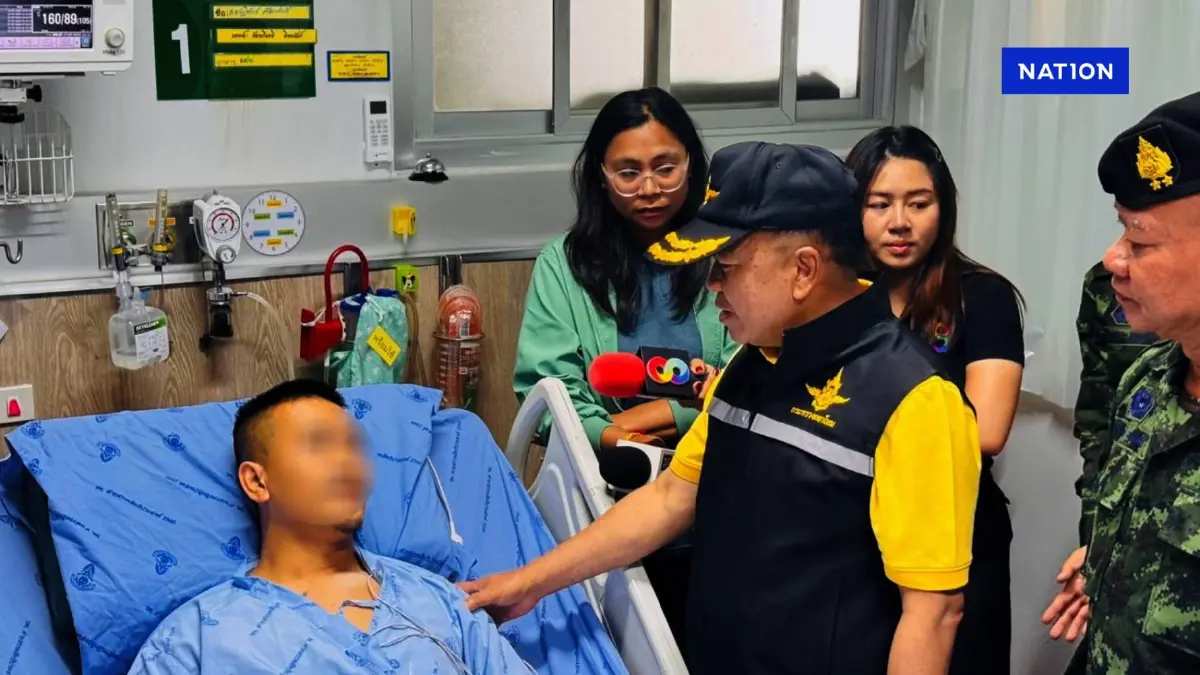 “บิ๊กเล็ก” บินด่วนอุบลฯ เยี่ยมทหารเหยียบ "ทุ่นระเบิด" ย้ำกองทัพดูแลทหารอย่างดี