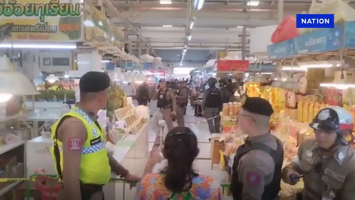 ช็อก! คนร้ายเป็นชาย รัวยิงกลางตลาด อ.ต.ก.เบื้องต้นดับ 6 เจ็บ 2 ช็อก! คนร้ายเป็นชาย รัวยิงกลางตลาด อ.ต.ก.เบื้องต้นดับ 6 เจ็บ 2