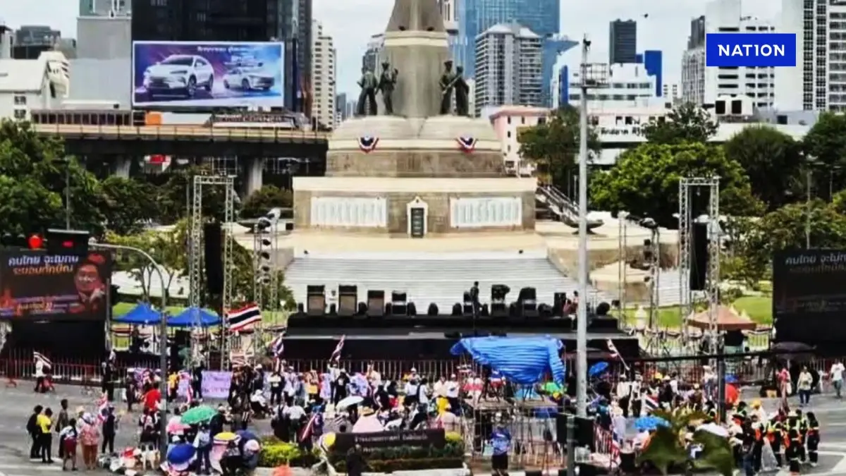 ม็อบมาแล้ว! "กลุ่มรวมพลังฯ" ตั้งเวที่อนุสาวรีย์ชัยสมรภูมิ ชู "ขุดราก ถอนโคน ระบอบทักษิณ" ม็อบมาแล้ว! "กลุ่มรวมพลังฯ" ตั้งเวที่อนุสาวรีย์ชัยสมรภูมิ ชู "ขุดราก ถอนโคน ระบอบทักษิณ"