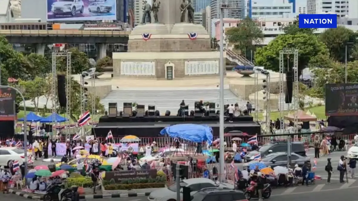 เริ่มแล้ว! ม็อบรวมพลังแผ่นดินฯ ชู 6 ข้อเรียกร้อง ย้ำไม่เอาระบอบทักษิณ