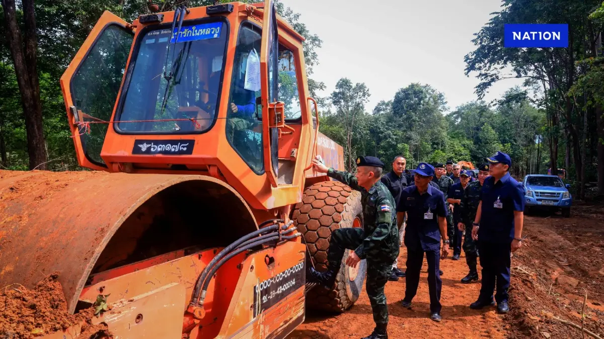 ผบ.ทสส. ตรวจเยี่ยมการก่อสร้างเส้นทางยุทธวิธี อุบลราชธานี ผบ.ทสส. ตรวจเยี่ยมการก่อสร้างเส้นทางยุทธวิธี อุบลราชธานี