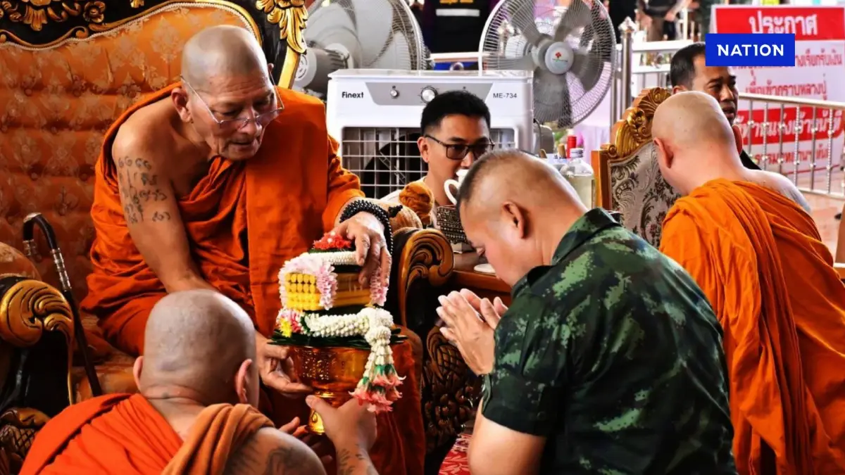 "หลวงปู่ศิลา" ให้พรและกำลังใจ แม่ทัพภาค 2-กำลังพล ปกป้องอธิปไตย "หลวงปู่ศิลา" ให้พรและกำลังใจ แม่ทัพภาค 2-กำลังพล ปกป้องอธิปไตย