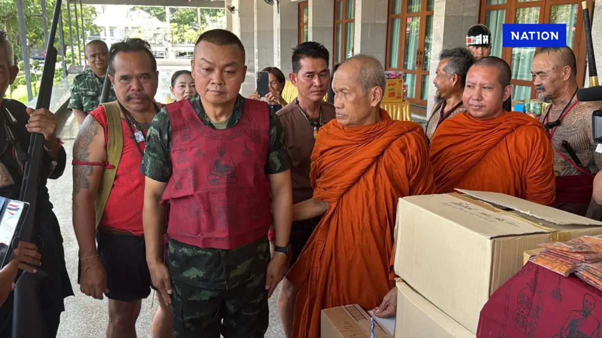 มทภ.2 รับมอบเสื้อยันต์พระอาจารย์ธรรมโชติ ส่งต่อทหารแนวหน้า