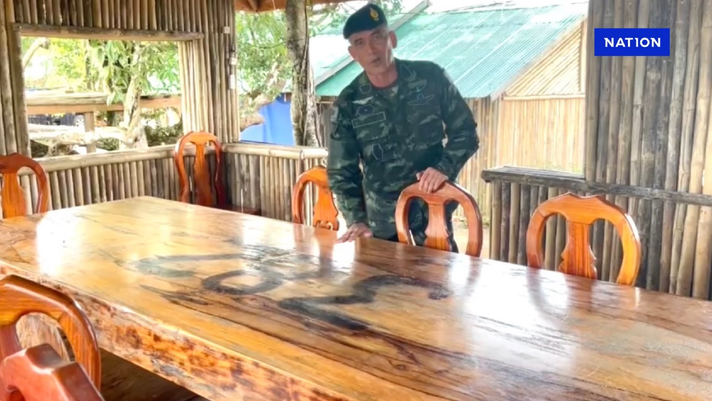 “เสธ.เบิร์ด” พาลุยฐานกัมพูชาบนภูมะเขือ เจอโต๊ะไม้หรูกับเลขเด็ด “เสธ.เบิร์ด” พาลุยฐานกัมพูชาบนภูมะเขือ เจอโต๊ะไม้หรูกับเลขเด็ด