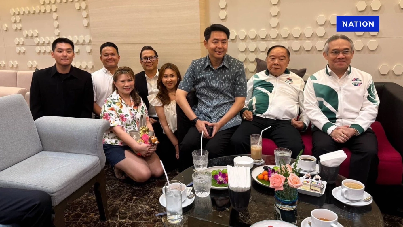 “ลุงป้อม” โผล่พัทยา ใครว่าวางมือ จัดประชุมลุยเลือกตั้ง “ลุงป้อม” โผล่พัทยา ใครว่าวางมือ จัดประชุมลุยเลือกตั้ง