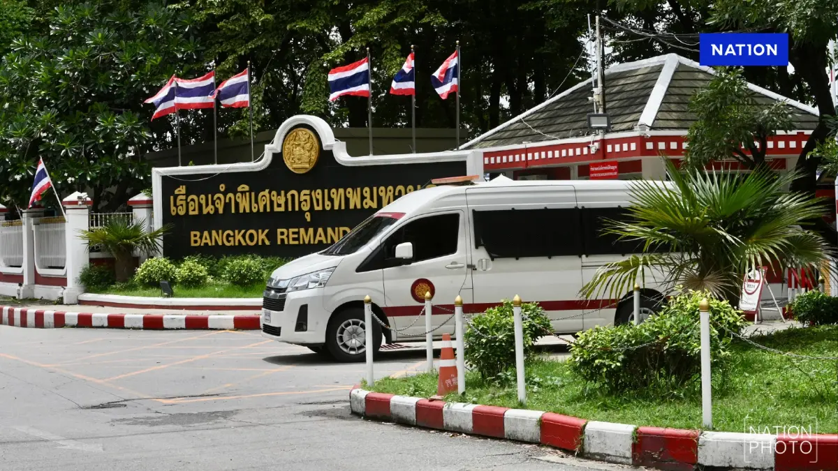 ด่วน! คุม “ทักษิณ” เข้าเรือนจำคลองเปรม เจ้าตัวยกนิ้วโป้งให้สื่อ