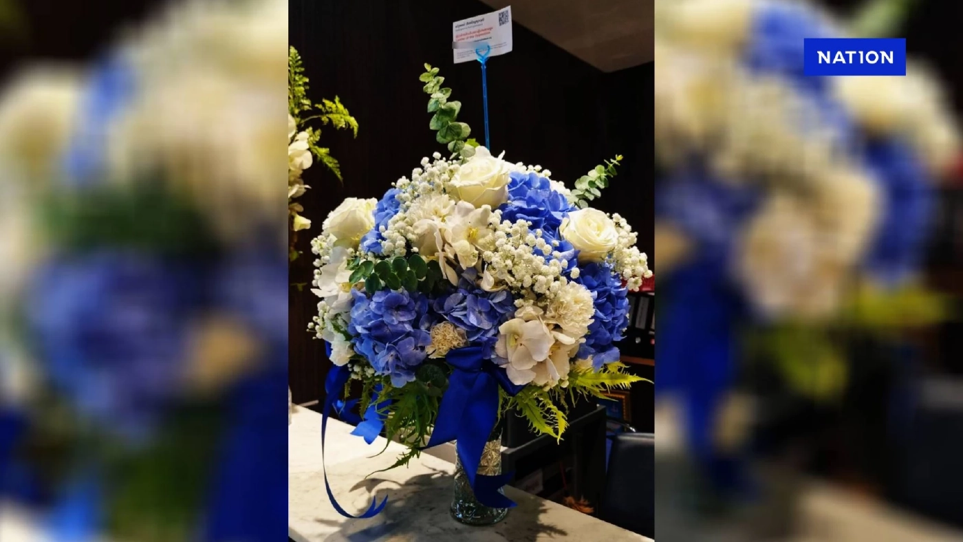 "เท้ง หัวหน้าพรรค ปชน." ส่งดอกไม้ยินดี "นายกฯหนู" จัดช่อดอก-ผูกโบว์น้ำเงิน