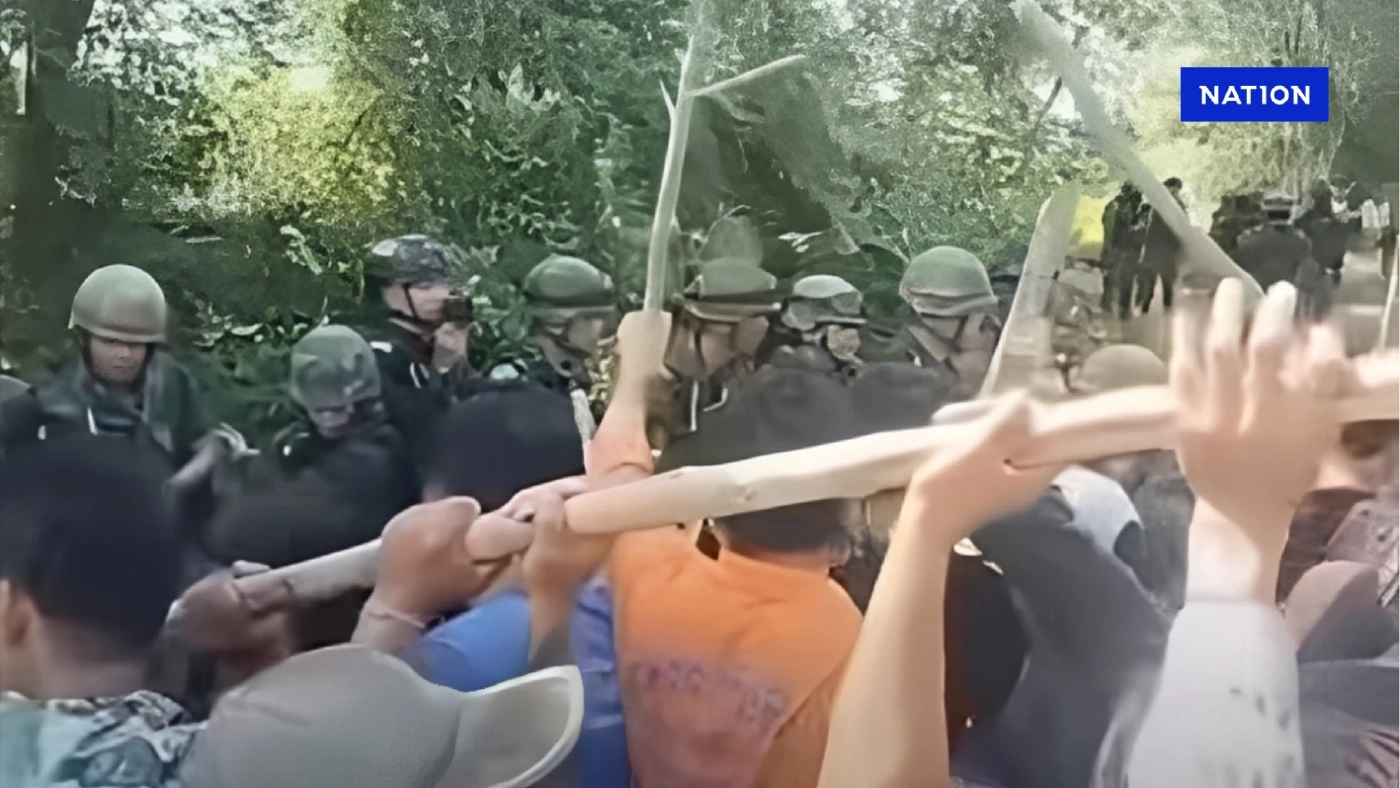 ทหารกัมพูชา ปลุกม็อบชาวบ้าน ลุกฮือ ถือไม้เผชิญหน้าทหารไทย ทหารกัมพูชา ปลุกม็อบชาวบ้าน ลุกฮือ ถือไม้เผชิญหน้าทหารไทย