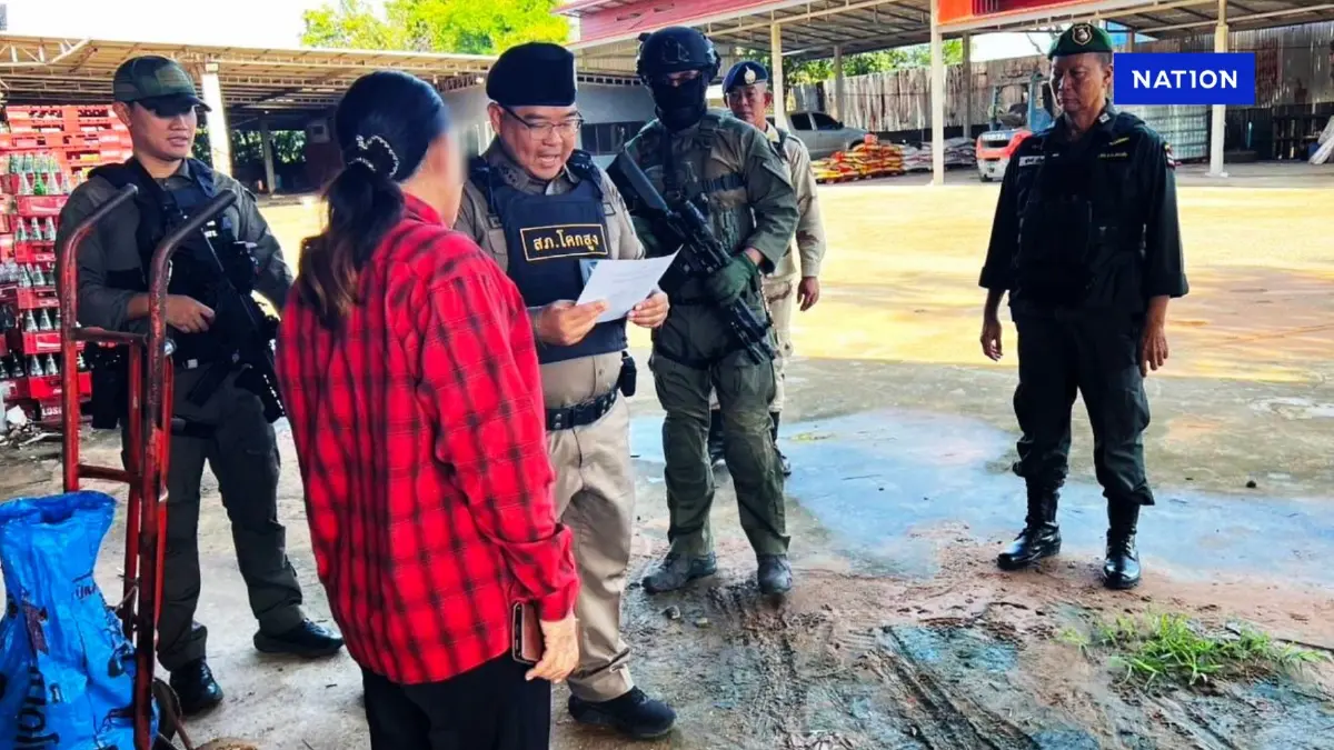 ค้นบ้าน "เจ๊ลัด อดีตเมีย กำนันลี" อดีตทหารกัมพูชายศพันโท ขาใหญ่ "บ้านหนองจาน" พบอาวุธเพียบ