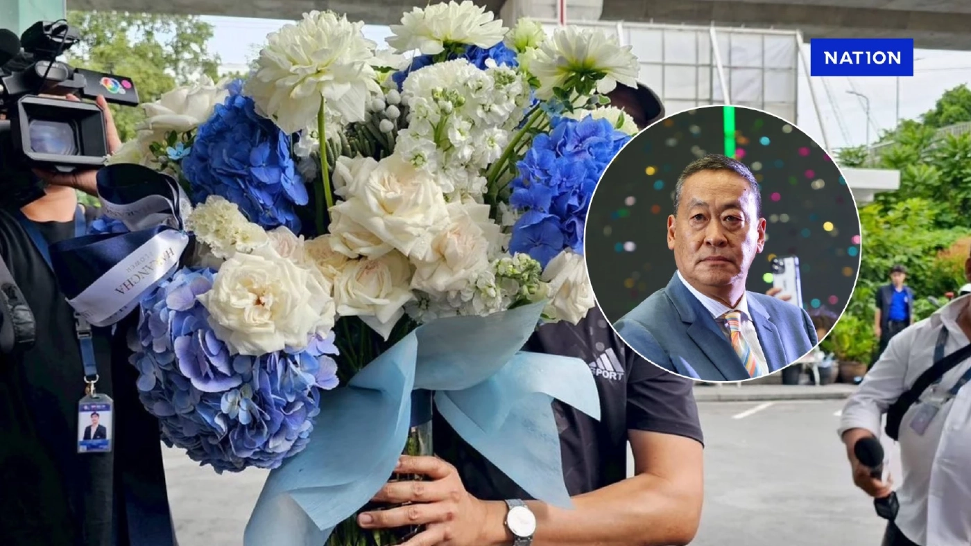 นายกนิด-ภรรยา ส่งแจกันดอกไม้สีน้ำเงิน ร่วมแสดงความยินดี นายกหนู นายกนิด-ภรรยา ส่งแจกันดอกไม้สีน้ำเงิน ร่วมแสดงความยินดี นายกหนู