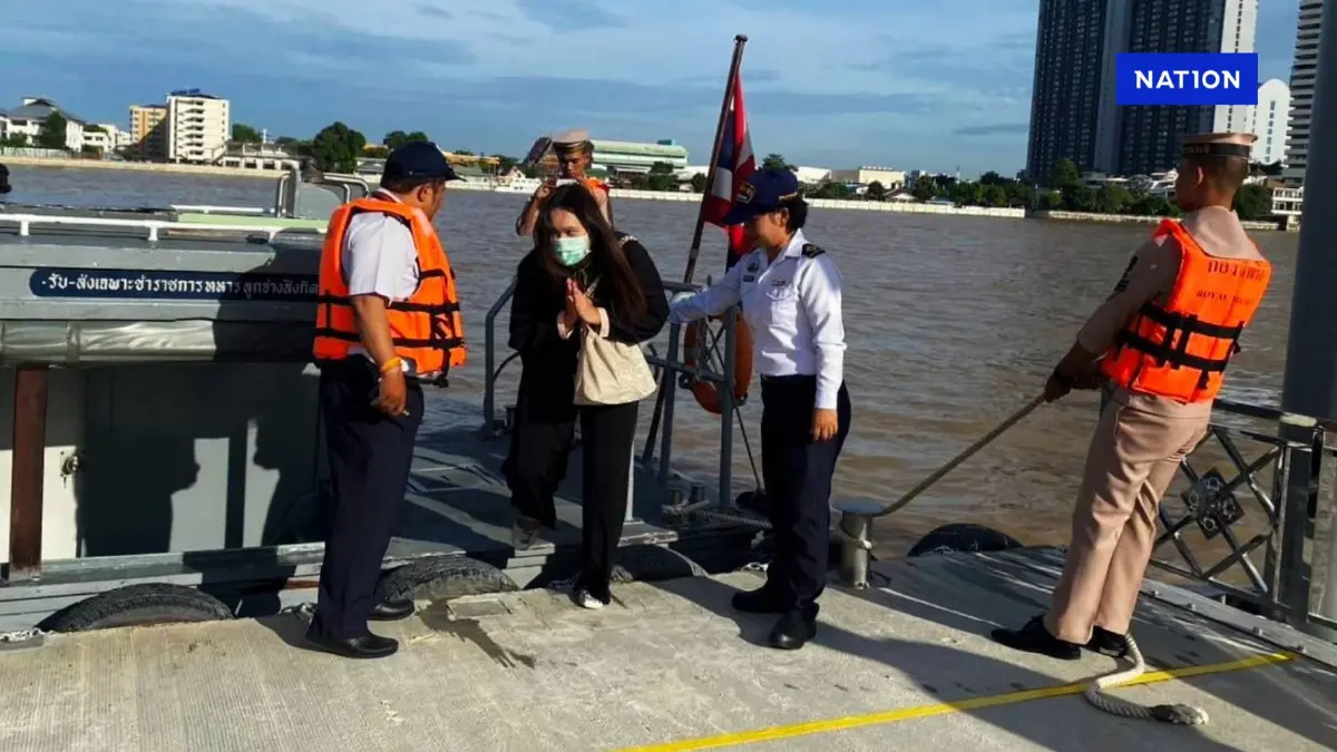 กองทัพเรือ จัดเรือ 3 ลำ ช่วยอำนวยความสะดวกประชาชน หลังเหตุ "ถนนทรุด" กองทัพเรือ จัดเรือ 3 ลำ ช่วยอำนวยความสะดวกประชาชน หลังเหตุ "ถนนทรุด"