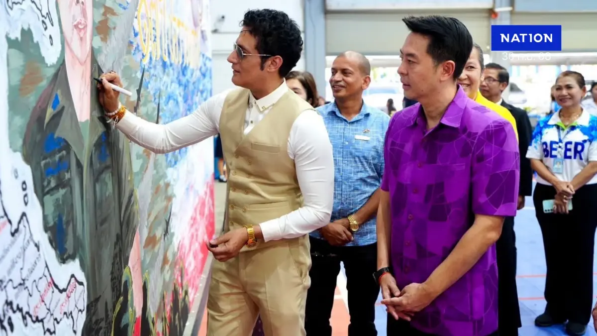 "กากัน มาลิก" เขียน "I love Thailand" บนรูปวาด "แม่ทัพภาคที่ 2"
