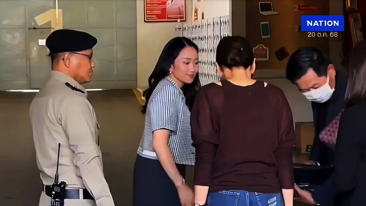 "แพทองธาร" ควง "พินทองทา" เข้าเยี่ยม "ทักษิณ" ที่เรือนจำกลางคลองเปรม (มีคลิป) "แพทองธาร" ควง "พินทองทา" เข้าเยี่ยม "ทักษิณ" ที่เรือนจำกลางคลองเปรม (มีคลิป)