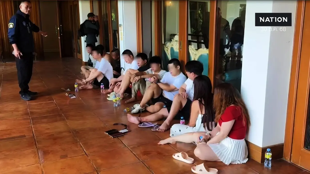บุกทลาย "รังคอลเซ็นเตอร์ 20 ชาวจีน" เช่าพลูวิลล่าหรูราคา 90 ล้าน ติดแม่น้ำปิง