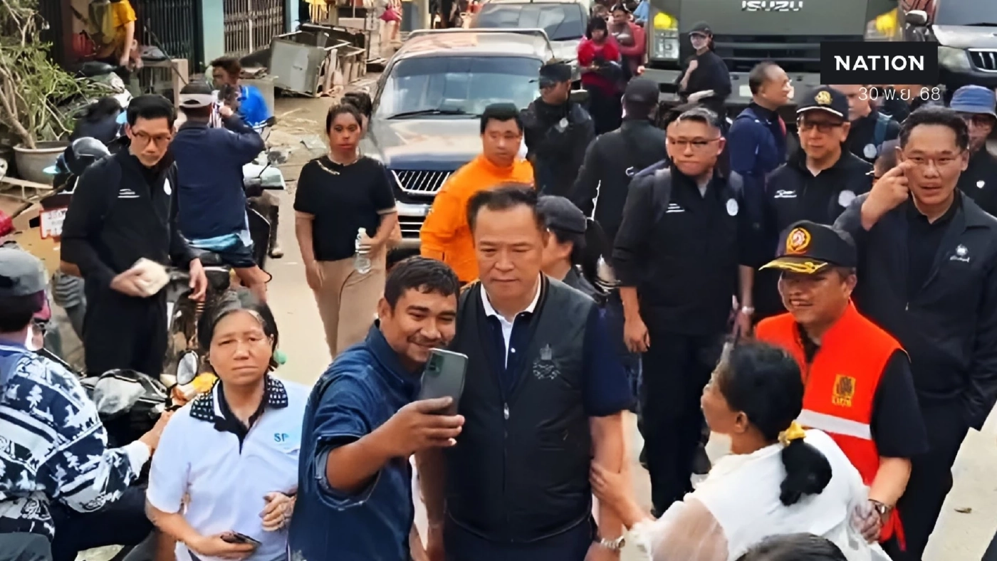 เปิดคลิป! "นายกฯ" ลงหาดใหญ่ แจกถุงยังชีพ ย้ำ ปชช.อย่าลืมลงทะเบียนรับเงินเยียวยา 9,000 บาท