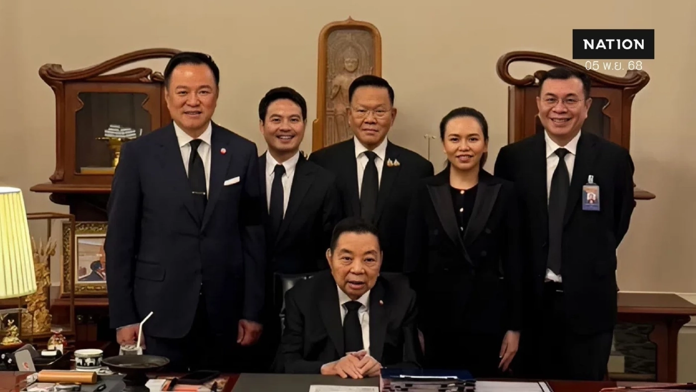 "พ่อนายกฯ" เข้าทำเนียบฯ คาดร่วมทานอาหารกลางวันกับ "ลูกชาย" "พ่อนายกฯ" เข้าทำเนียบฯ คาดร่วมทานอาหารกลางวันกับ "ลูกชาย"