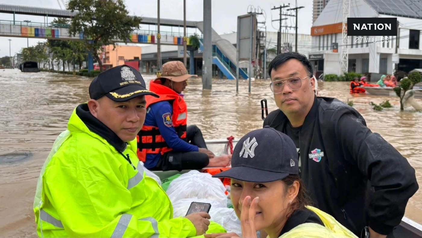 "ตชด.ภาค 4" ลงพื้นที่หาดใหญ่ มอบอาหาร–น้ำดื่มผู้ติดค้างพื้นที่น้ำท่วมหนัก