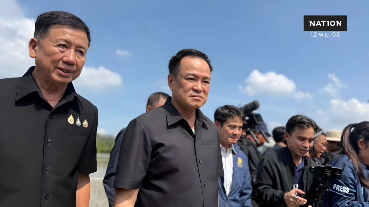 นายกฯ เยี่ยมชาวอ่างทองน้ำท่วม ขอชาวบ้านด่าระบายทุกข์ได้เลย