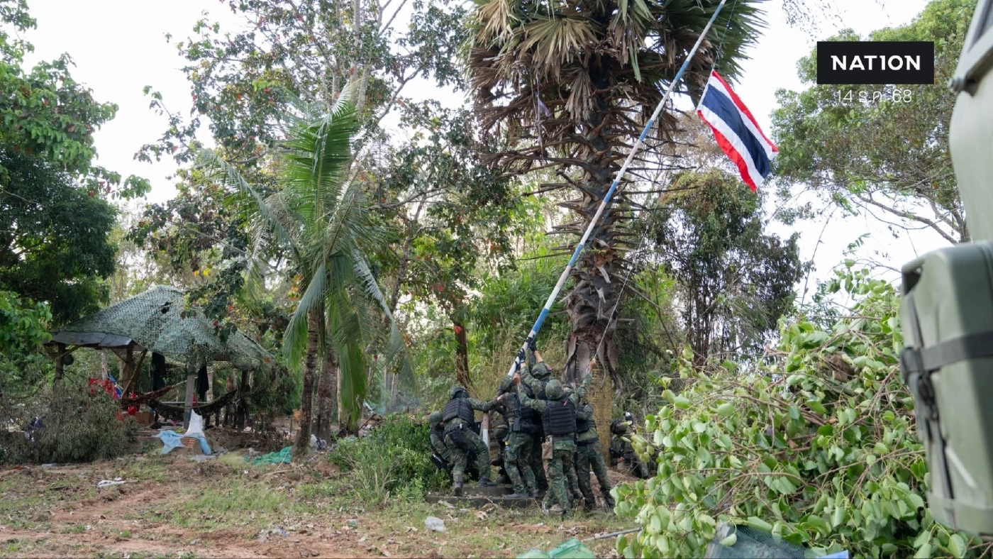 ปะทะเดือดเช้ามืด! ล่าสุด "นาวิก" ปักธงชาติไทย ยึดคืนพื้นที่บ้าน 3 หลัง จ.ตราด (มีคลิป)