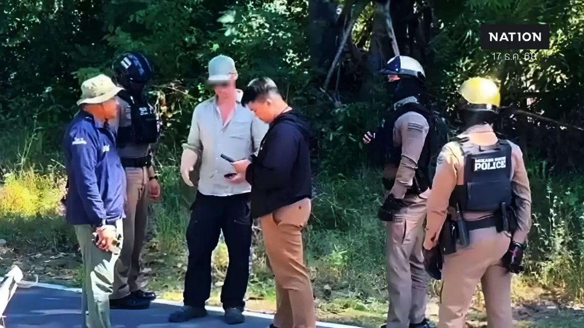 คุมตัว "ชายต่างชาติ" ต้องสงสัย ถ่ายรูป "สนามบินทหาร" จ.สุรินทร์ หวั่นเป็น "นักรบรับจ้าง" คุมตัว "ชายต่างชาติ" ต้องสงสัย ถ่ายรูป "สนามบินทหาร" จ.สุรินทร์ หวั่นเป็น "นักรบรับจ้าง"