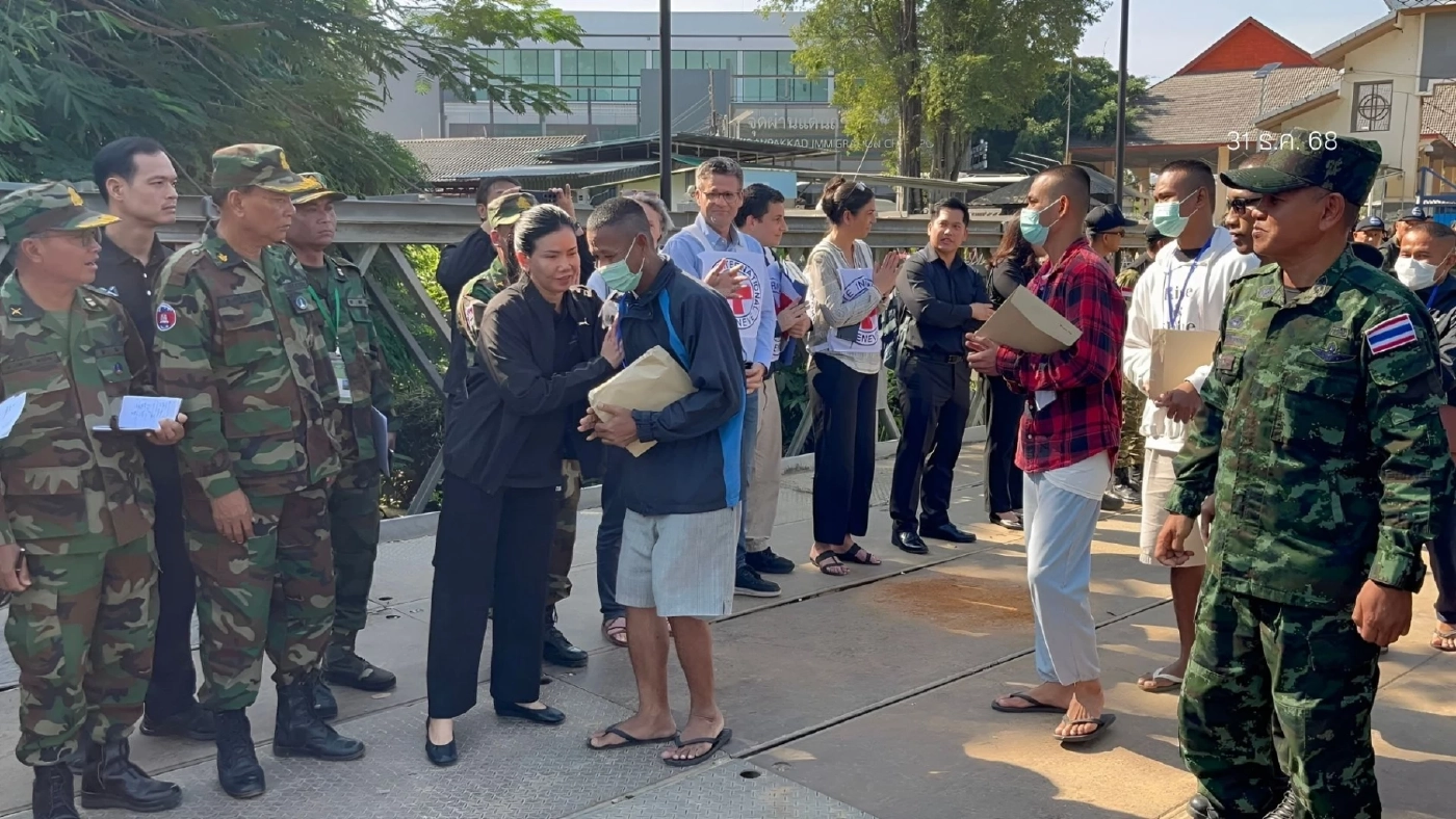 ด่วน! ปล่อย 18 ทหารกัมพูชาแล้ว ที่ด่านถาวรบ้านผักกาด หลังหยุดยิง 72 ชม.