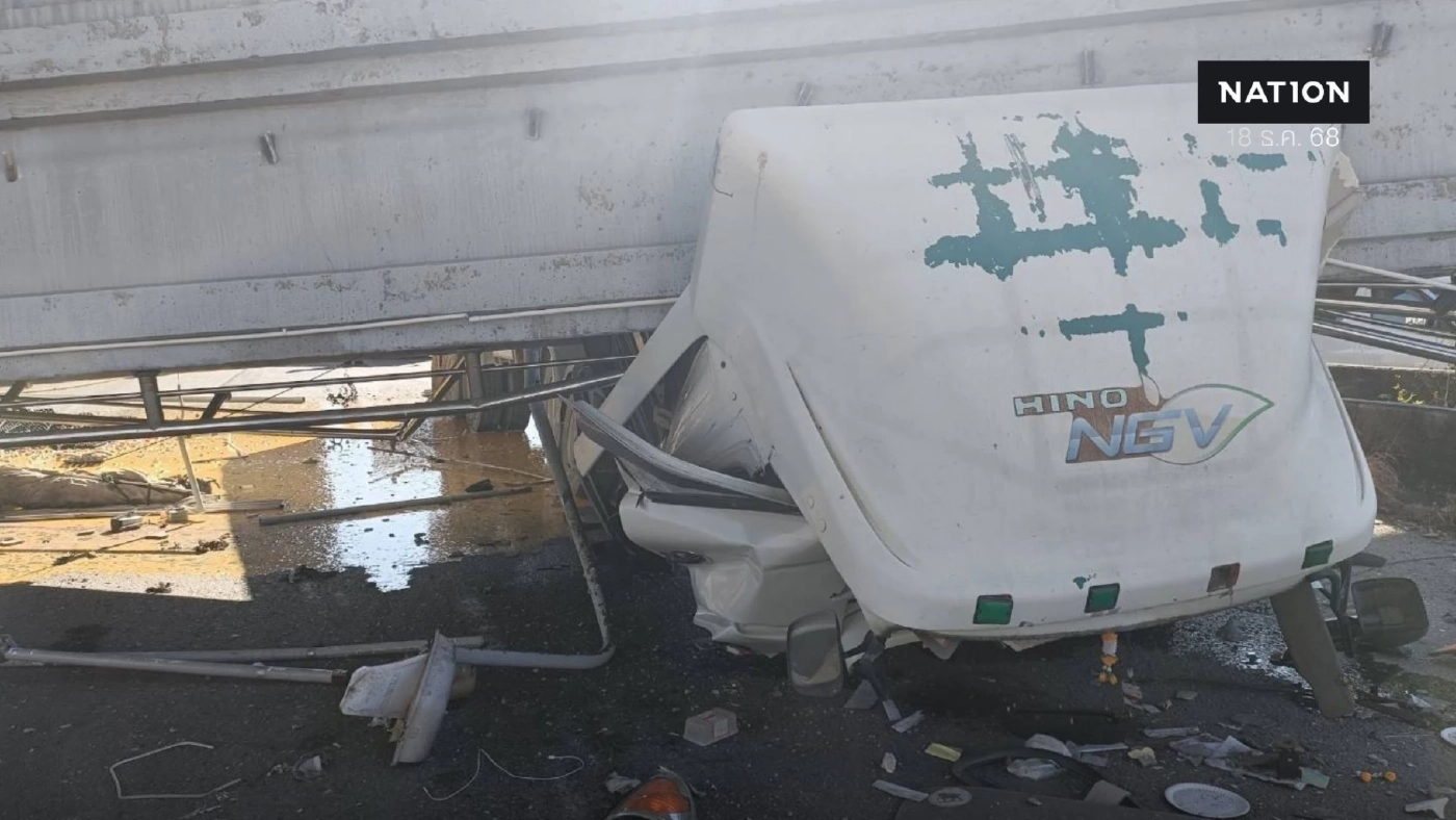 ด่วน! สะพานลอยถล่มทับรถ ตรงข้ามตลาดนำไทย ถ.บางนา-ตราด