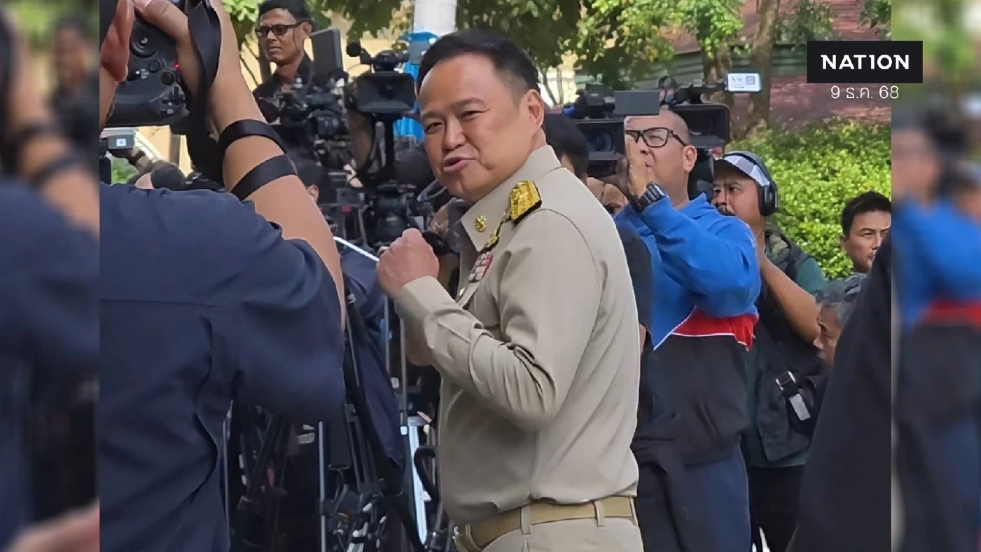 "นายกฯ" ชูกำปั้นลั่น สู้ๆ! ก่อนนำประชุม ครม. ติดตามสถานการณ์สู้รบชายแดนไทย-กัมพูชา