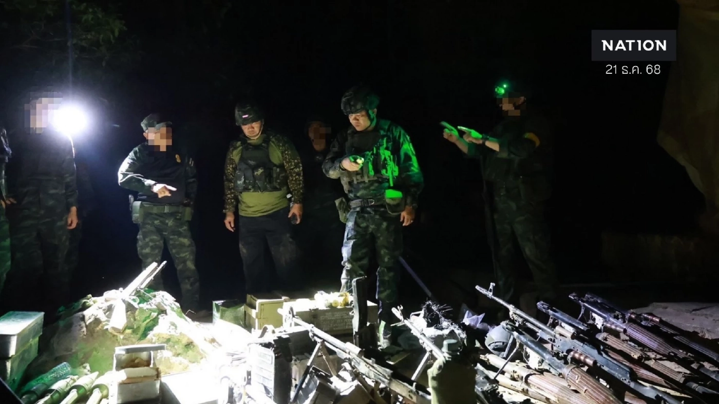 "แม่ทัพภาค 2" ขึ้น "เนิน 350-ปราสาทตาควาย" กลางดึก ดูอาวุธ "กัมพูชา" ที่ตรวจยึดได้