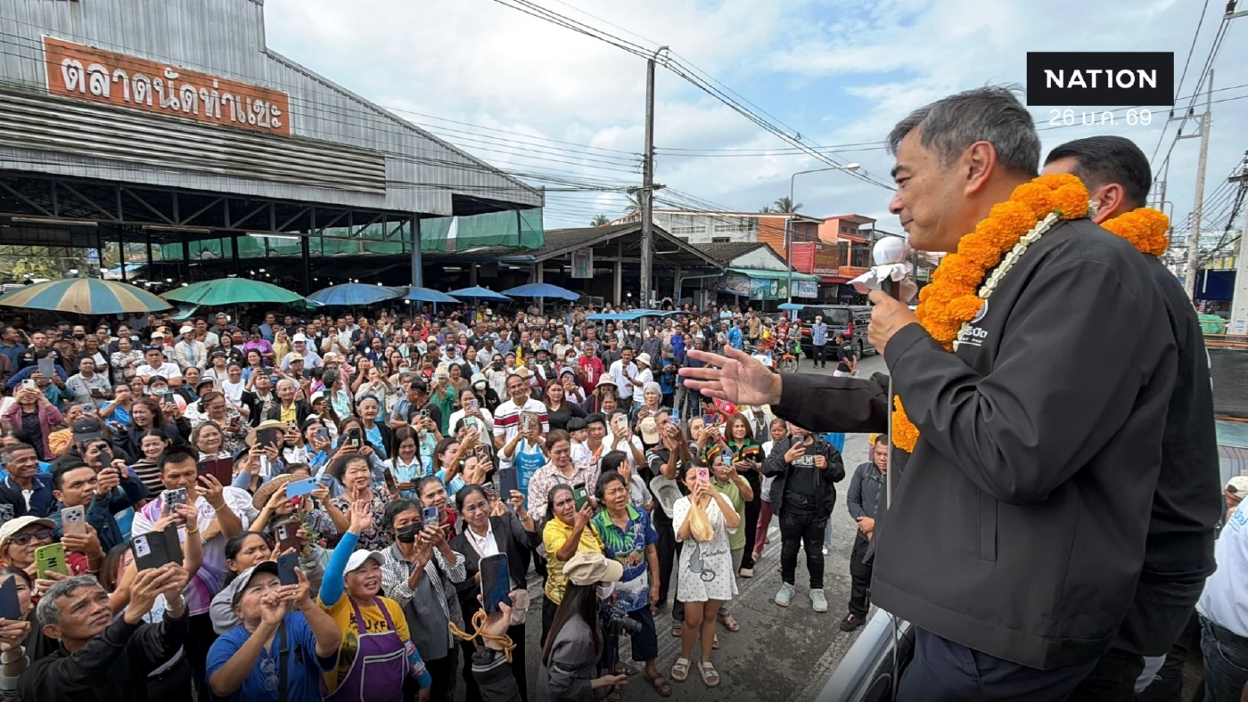 "อภิสิทธิ์" ยกทัพบุก "ชุมพร" FC แห่ต้อนรับกระหึ่มท่าแซะ