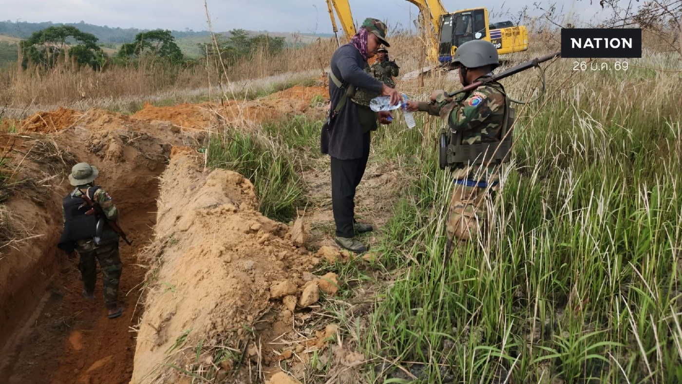 เปิดภาพ "กัมพูชา" ขุดคูเลต 3 พื้นที่ ยาวกว่า 1 กม. ตรงข้าม จ.ตราด เผชิญหน้าทหารไทย 500 เมตร