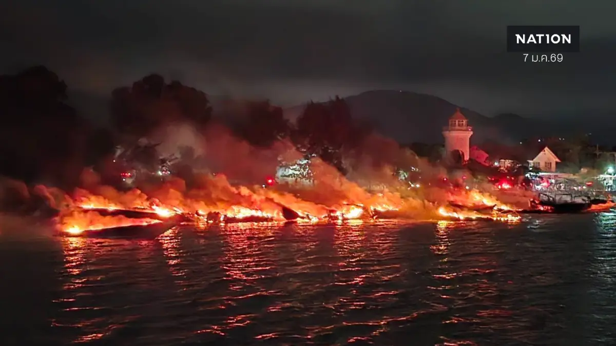 ระทึกรับอรุณ! ไฟไหม้สปีดโบ๊ท "ท่าเรืออ่าวฉลอง" วอดกว่า 10 ลำ