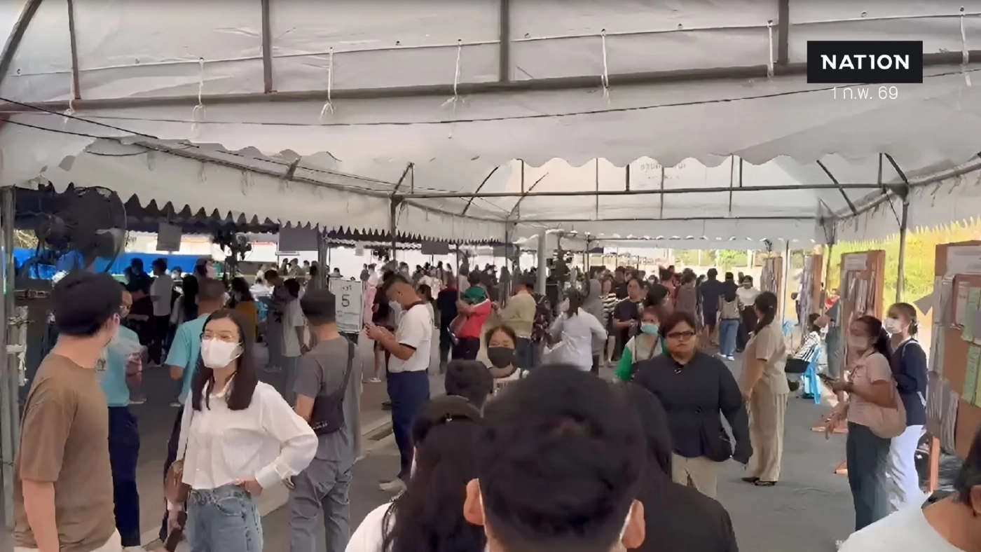 ปชช. แห่ใช้สิทธิ "เลือกตั้งล่วงหน้า" เขตบางนา คึกคัก (มีคลิป)