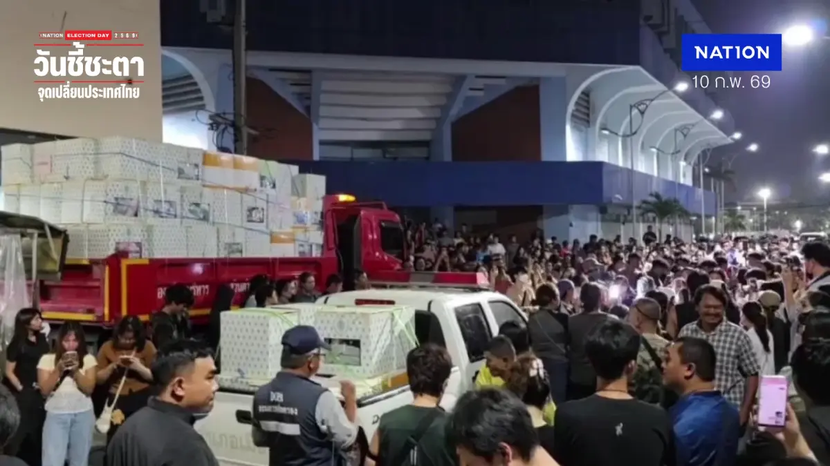 ชลบุรีระอุ! มวลชนนับพันปิดล้อม กกต. ทวง "นับคะแนนใหม่" เขต 1