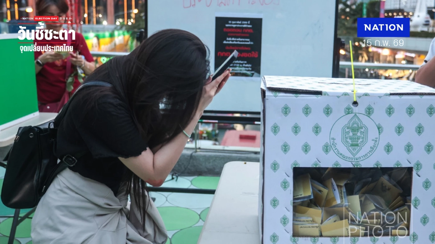 กลุ่มแนวร่วม มธ.จัดลงประชามติจำลอง ถอดถอน กกต.มวลชนร่วมคึกคัก กลุ่มแนวร่วม มธ.จัดลงประชามติจำลอง ถอดถอน กกต.มวลชนร่วมคึกคัก