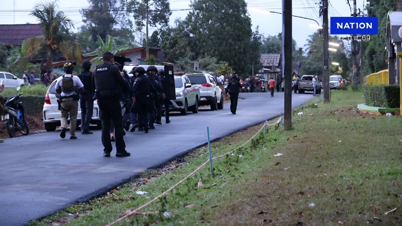 เปิดคลิป! สรุปไทม์ไลน์ "ชาย 18 คลั่ง" บุกโรงเรียนพะตงฯ ยิง ผอ.เสียชีวิต รปภ.เล่าวินาทีเฉียดตาย