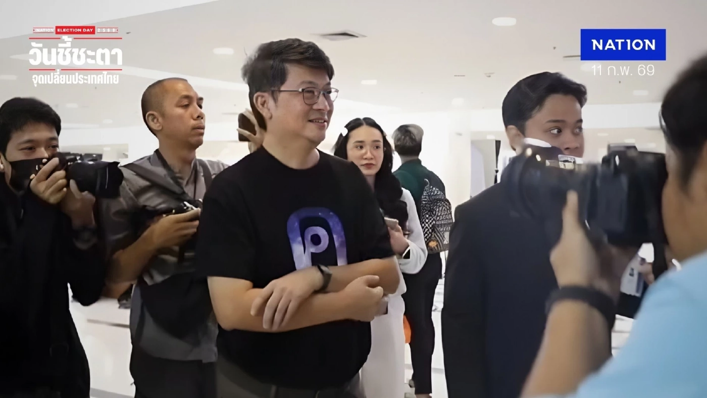 "บก.ลายจุด" บุก กกต. จี้เปิดเผยข้อมูล วอร์รูมการนับคะแนน "บก.ลายจุด" บุก กกต. จี้เปิดเผยข้อมูล วอร์รูมการนับคะแนน