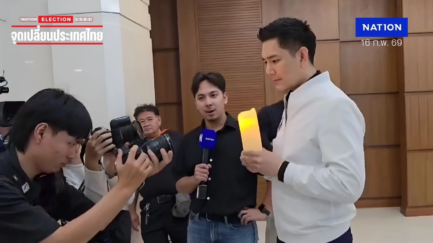 "ทนายอั๋น" จุดเทียนไขถามหาความสว่างหน้า กกต. หลังผ่านเลือกตั้งมาแล้ว 8 วัน
