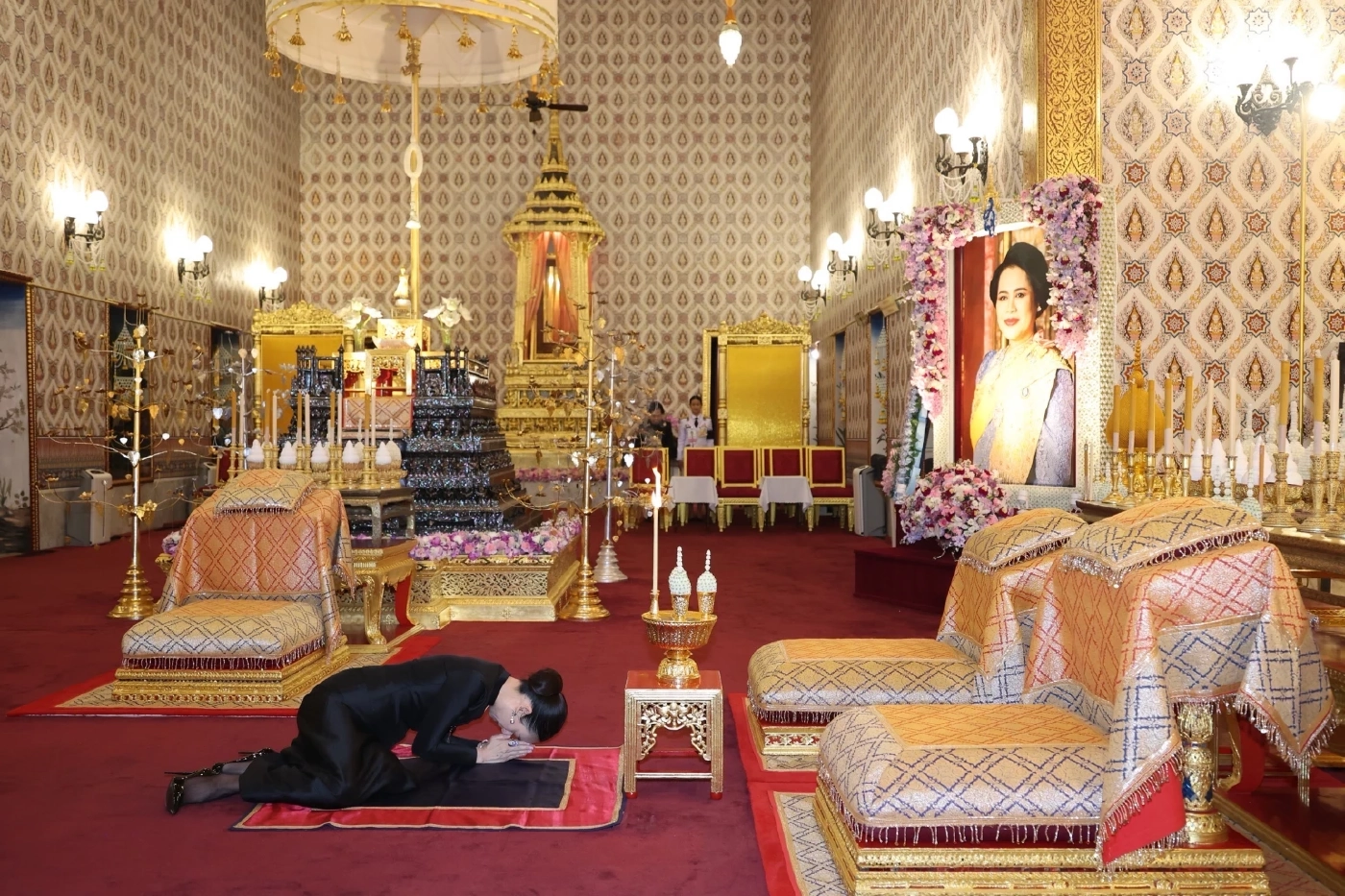 เมืองไทยประกันภัย-สมาคมกีฬาฟุตบอลฯ ร่วมเป็นเจ้าภาพบำเพ็ญกุศลและวางพวงมาลาถวายสักการะ พระบรมศพสมเด็จพระนางเจ้าสิริกิติ์ พระบรมราชินีนาถ พระบรมราชชนนีพันปีหลวง