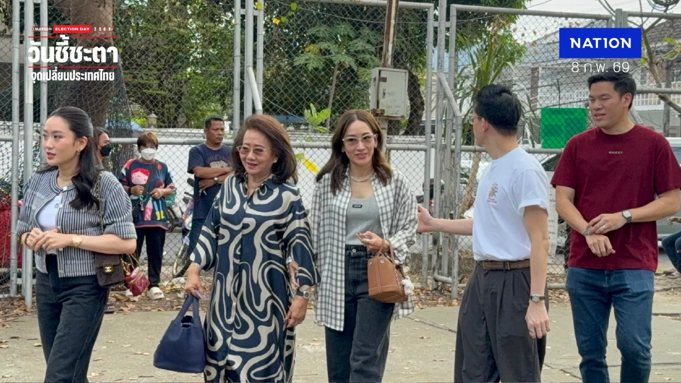 "อุ๊งอิ๊ง" พร้อมครอบครัว ใช้สิทธิรามอินทรา ยิ้มทักทายประชาชนคึกคัก