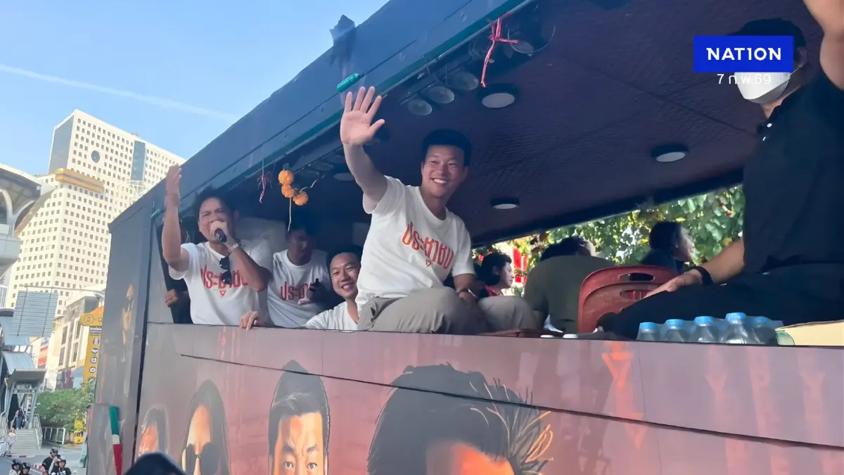 ลาดพร้าวแตก! "ด้อมส้ม" แห่รับ "เท้ง-ทิม" ปิดฉากหาเสียง