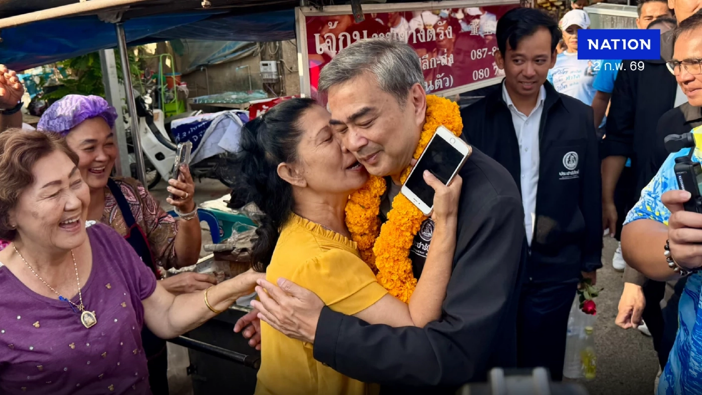 เฮ้เธอ! "จูรี" พา "อภิสิทธิ์" เดินกิมหยงขอคะแนนชาวหาดใหญ่ เฮ้เธอ! "จูรี" พา "อภิสิทธิ์" เดินกิมหยงขอคะแนนชาวหาดใหญ่