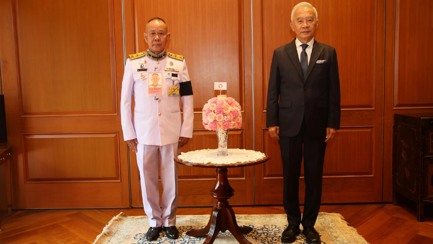 ทูลกระหม่อมอุบลรัตนฯ พระราชทานแจกันดอกไม้ เนื่องในวันเกิด "สุวัจน์ ลิปตพัลลภ"