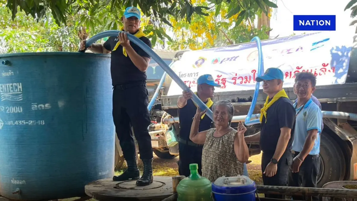 กองกำลังบูรพา ลุยแจกน้ำ 1.2 หมื่นลิตร ช่วยภัยแล้งสระแก้ว กองกำลังบูรพา ลุยแจกน้ำ 1.2 หมื่นลิตร ช่วยภัยแล้งสระแก้ว